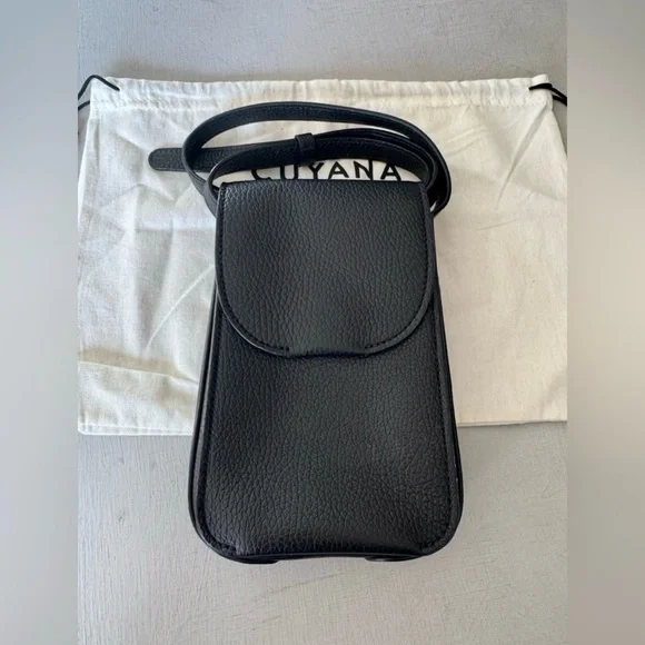 LIKE NEW Cuyana Concertina Phone Bag in Black Pebbled Leather - Picture 10 of 11